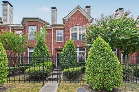 Townhouse For Rent - 2905 W Dallas Street<br/> Houston, TX 77019