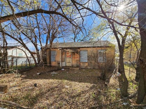 Homes For Sale - 411 N 10th Street<br/> Dawson County, Lamesa, TX 79331