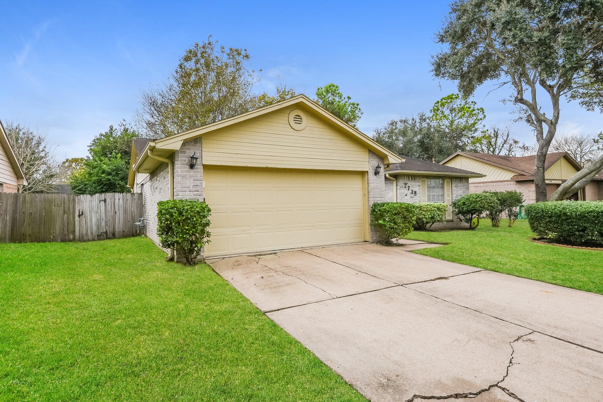 2718 N Brompton Drive