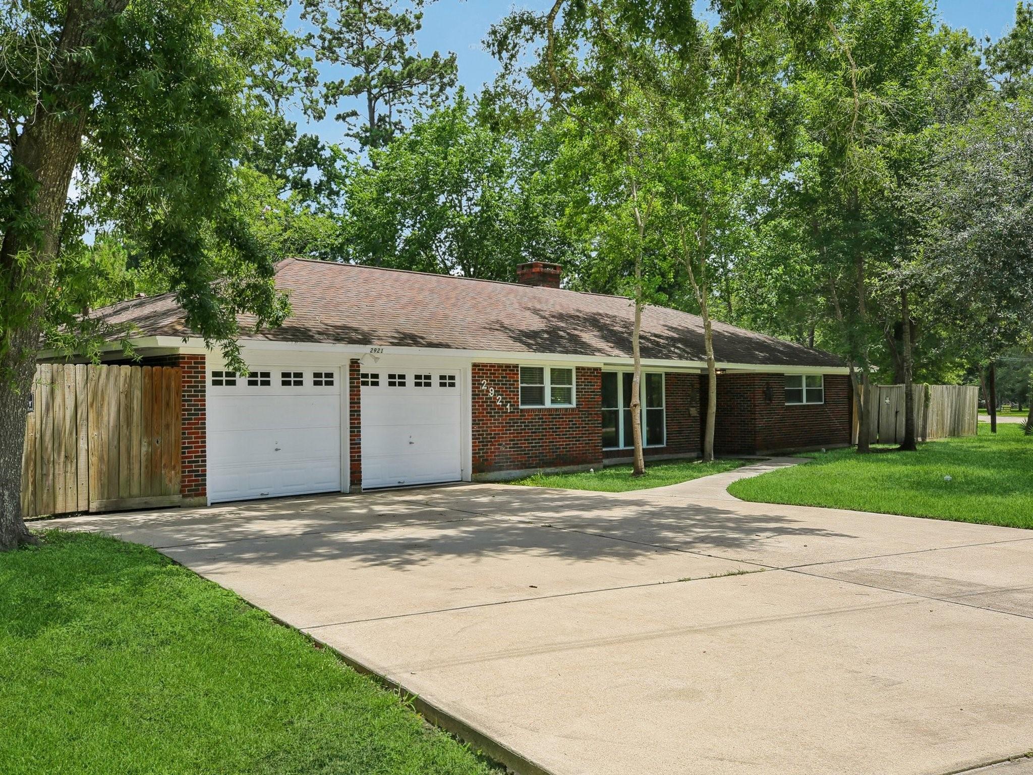 2921 Oak Drive