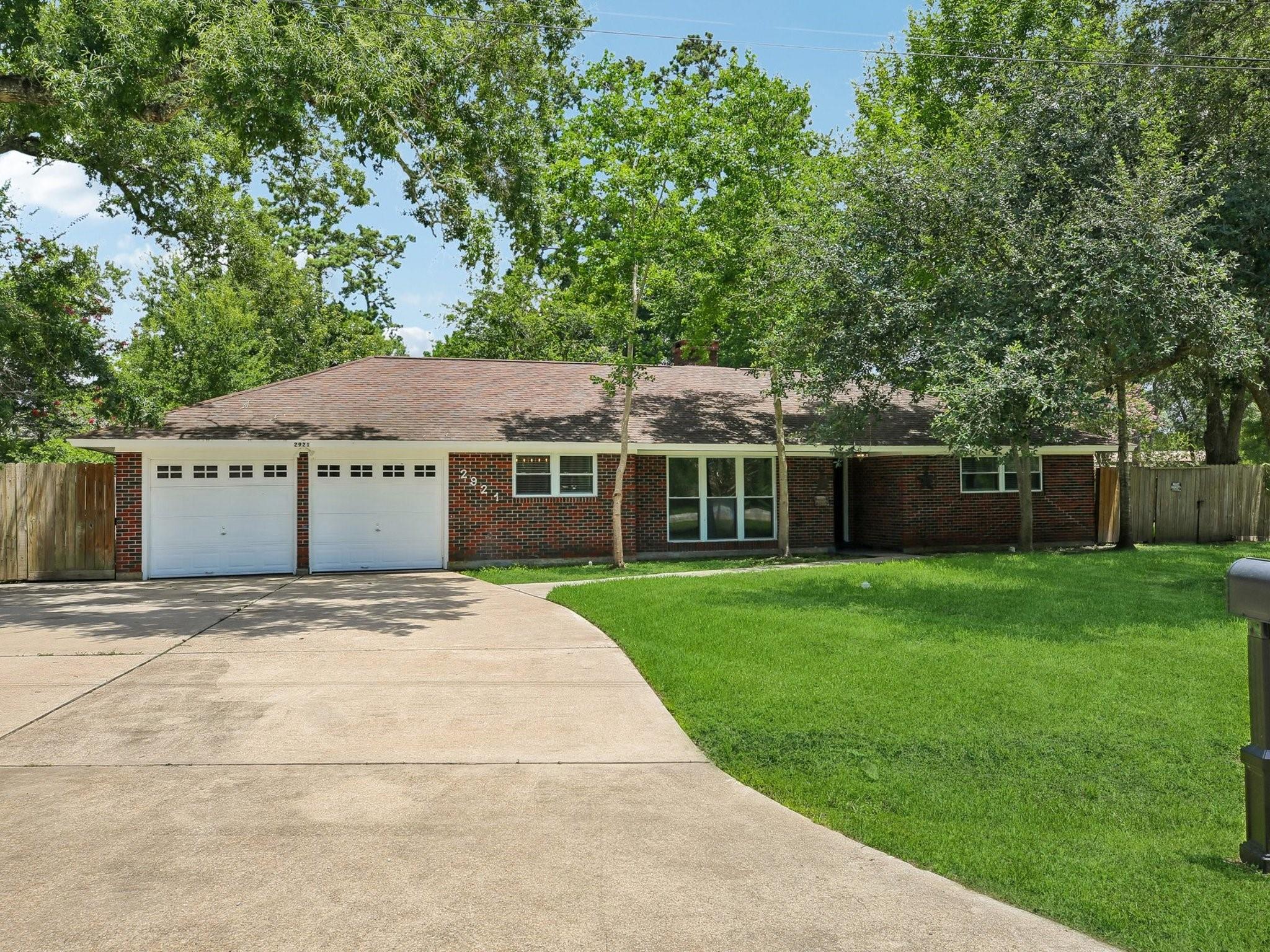 2921 Oak Drive