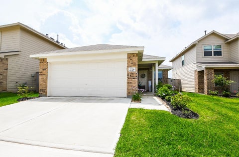 Homes For Sale - 2728 Cadiz Bay Drive<br/> Conroe, TX 77301