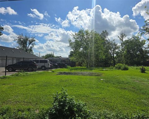 Photo of 3717 Sayers Street, Houston, TX 77026 (MLS # 87967606)