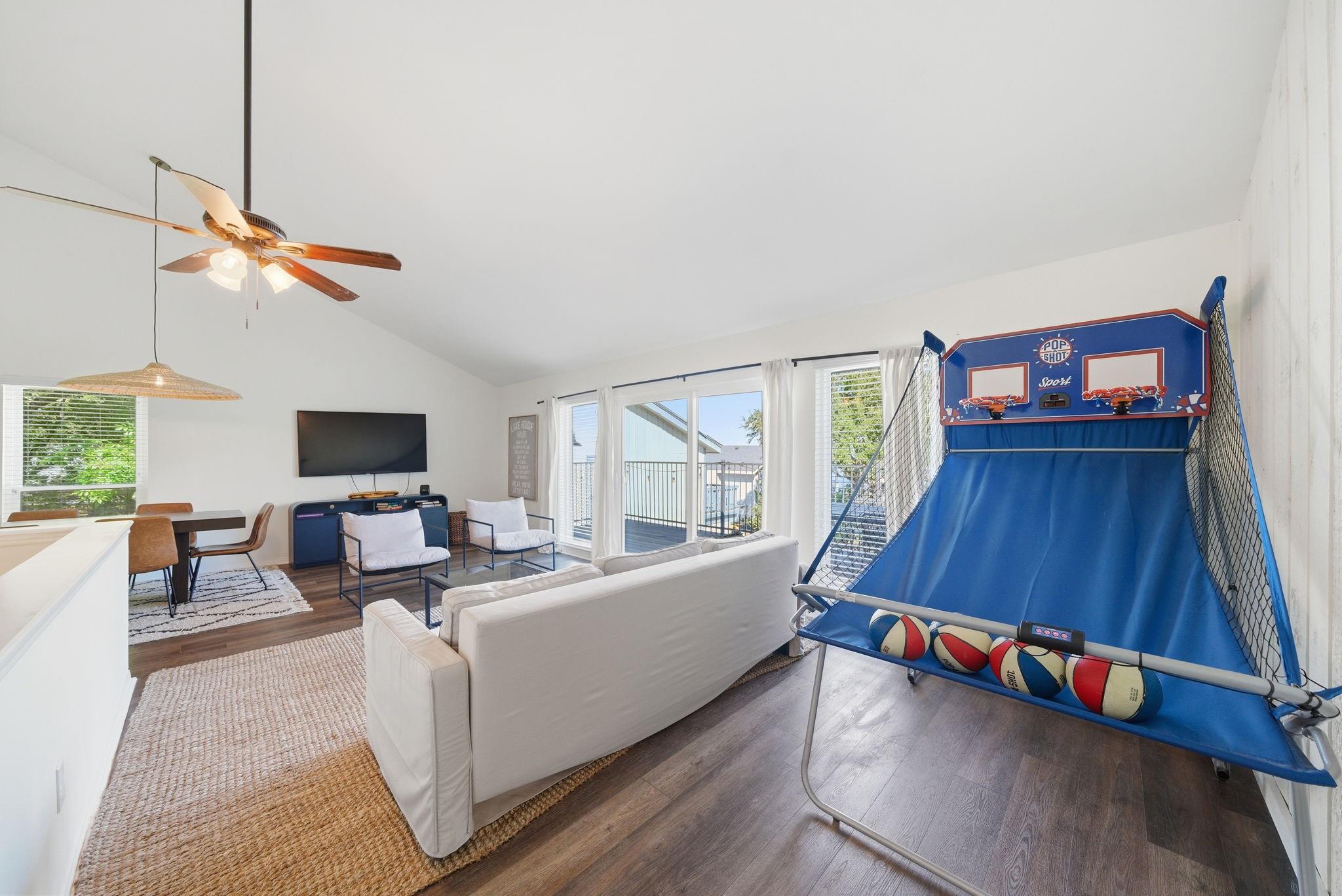 24 Lakeview Village