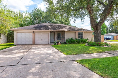 Photo of 10415 Leawood Boulevard, Houston, TX 77099 (MLS # 59891377)