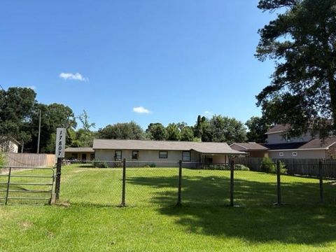 Photo of 17807 Dean Court, Conroe, TX 77302 (MLS # 89302827)