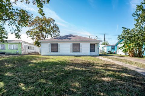 Photo of 109 Tommy Drive, Port Lavaca, TX 77979 (MLS # 42932871)