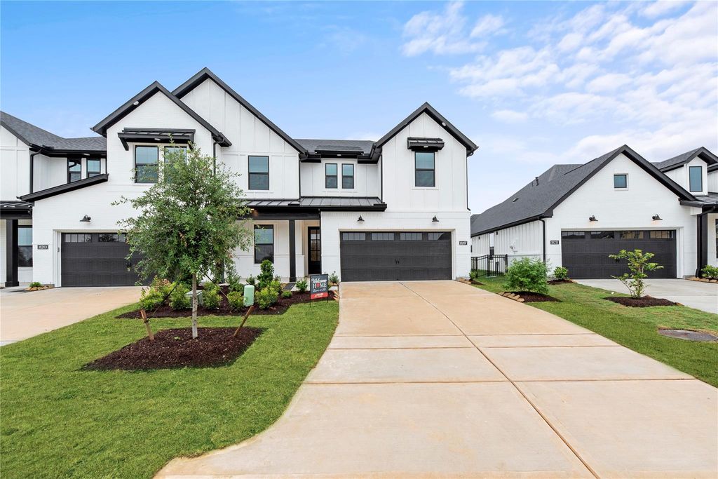 Photo of 18207 W Shoreline Vista Lane, Cypress, TX 77433 (MLS # 27296520)