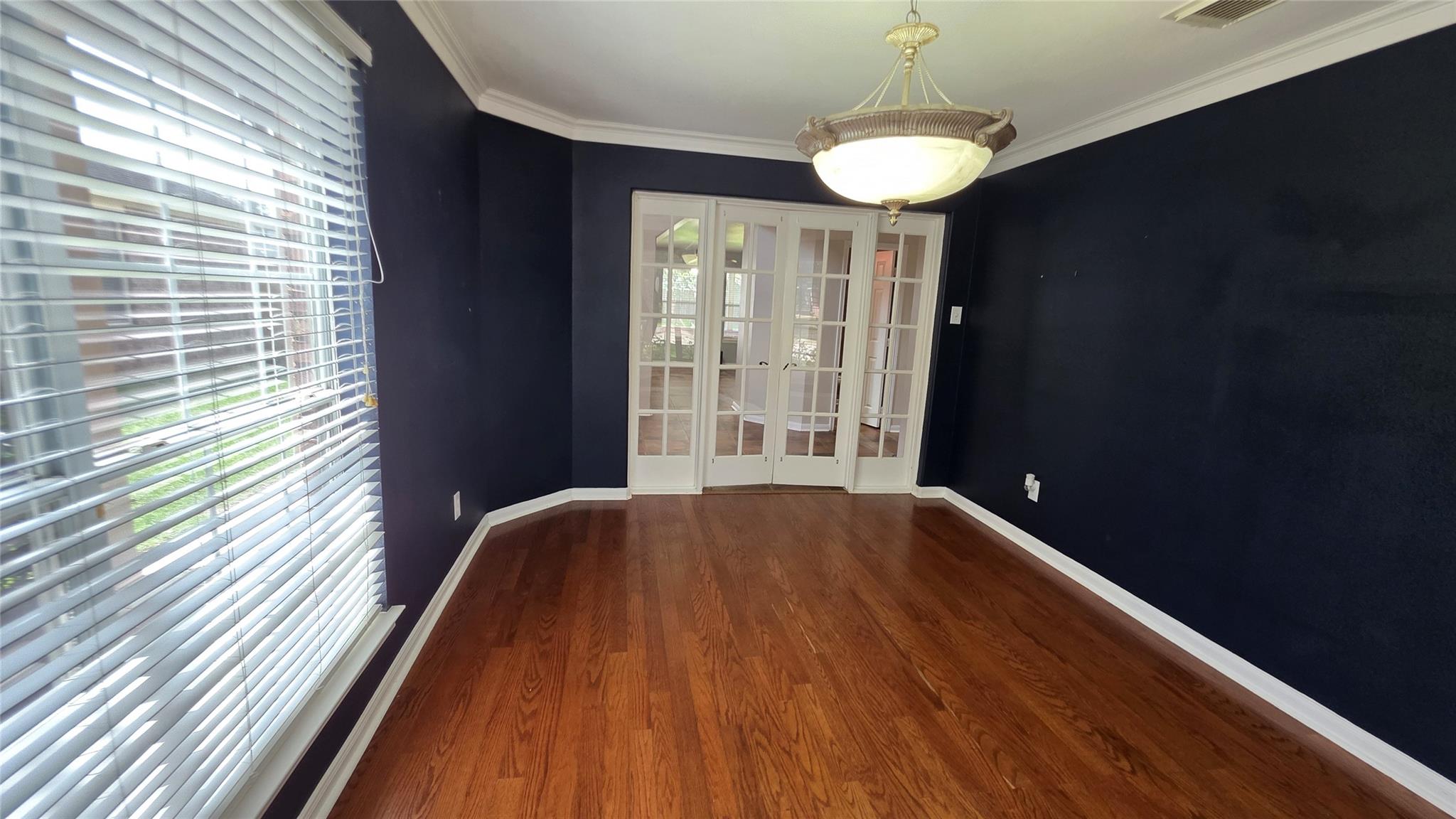 3323 Brackenfern Road