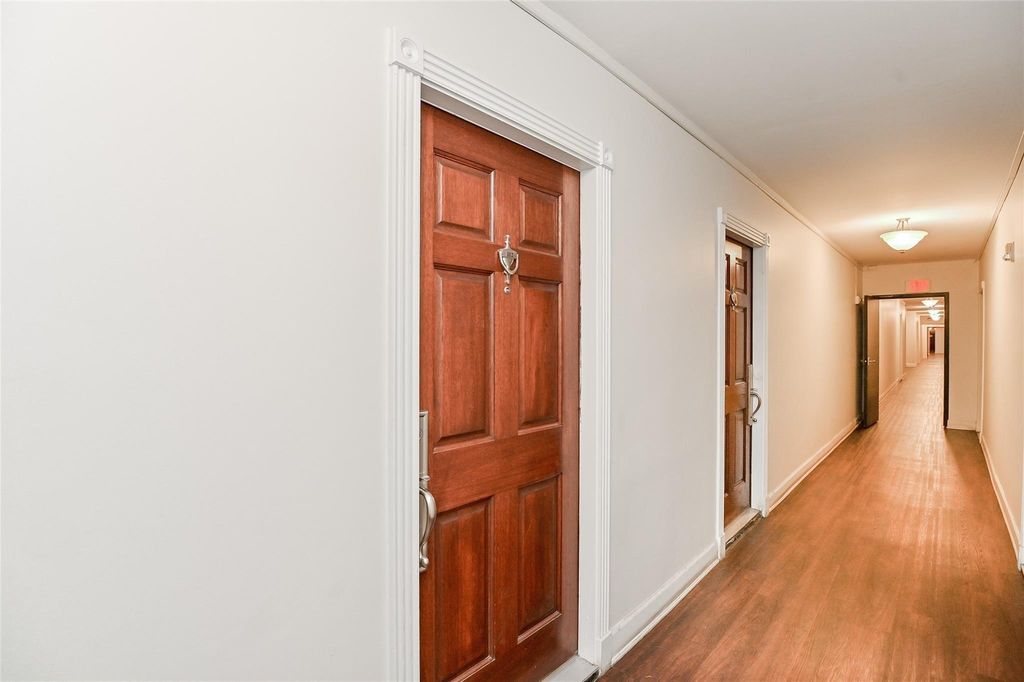 Photo of 4515 Briar Hollow Place #112, Houston, TX 77027 (MLS # 89566679)