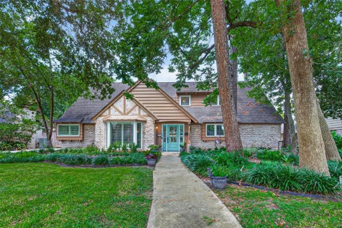 Photo of 13506 Apple Tree Road, Houston, TX 77079 (MLS # 60781583)