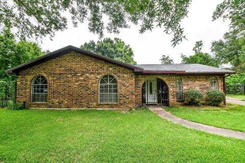 Photo of 9037 Crestview Drive, Houston, TX 77078 (MLS # 69587949)