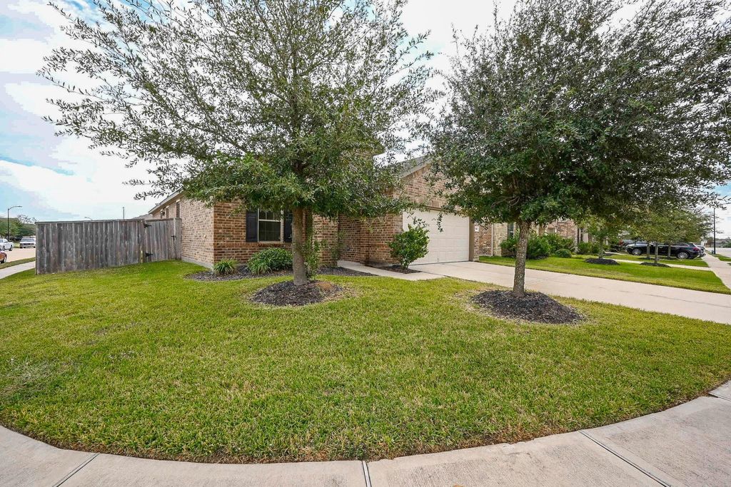 Photo of 5046 Royal Amber Lane, Katy, TX 77493 (MLS # 36563491)