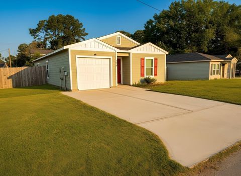 Photo of 175 Mesquite, Livingston, TX 77351 (MLS # 58698157)