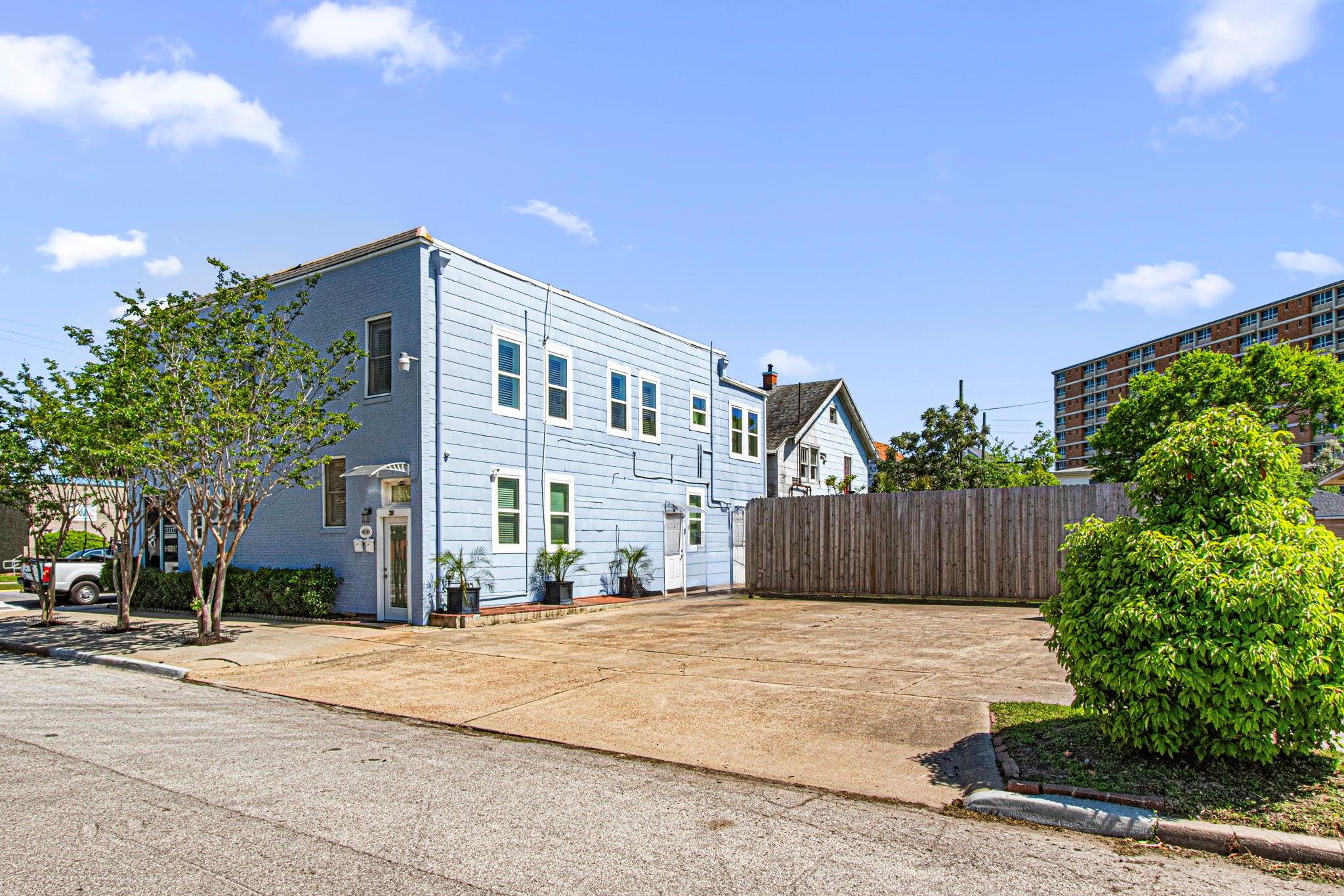 1101 Moody Avenue