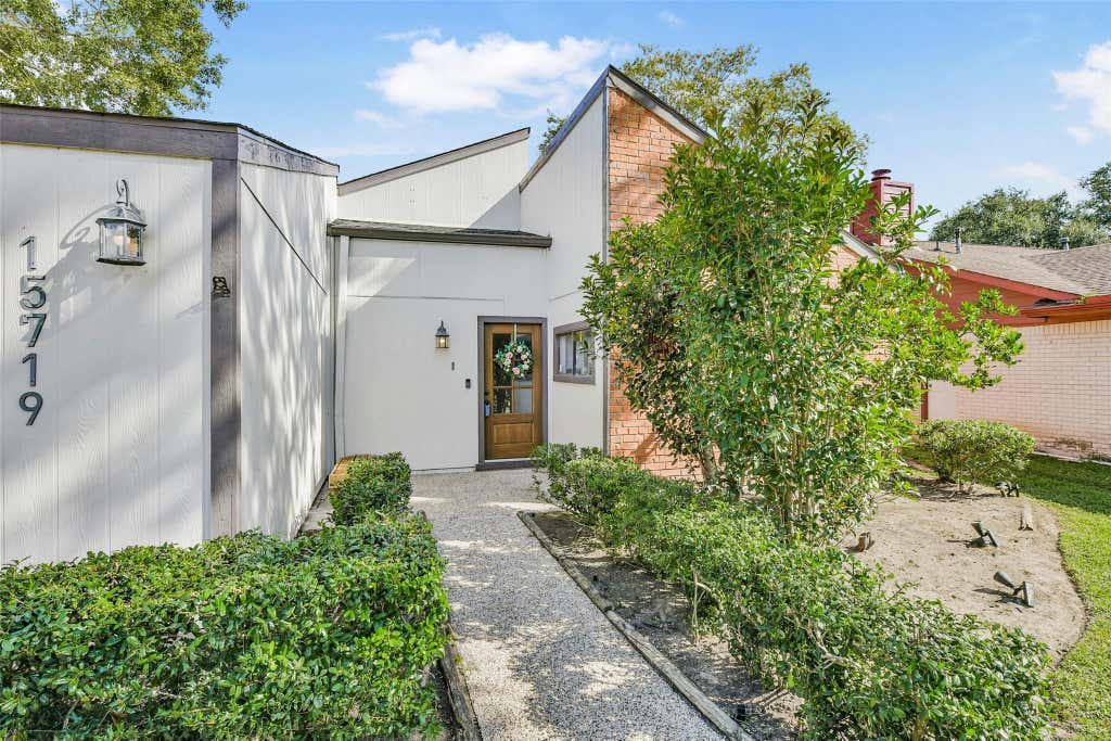 Photo of 15719 Stonehaven Drive, Houston, TX 77059 (MLS # 51052685)