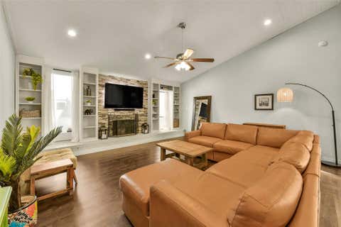 Photo of 15719 Stonehaven Drive, Houston, TX 77059 (MLS # 51052685)