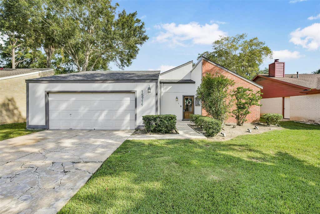 Photo of 15719 Stonehaven Drive, Houston, TX 77059 (MLS # 51052685)