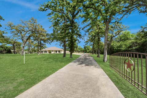 Homes For Sale - 460 High Meadows Road<br/> Bellville, TX 77418