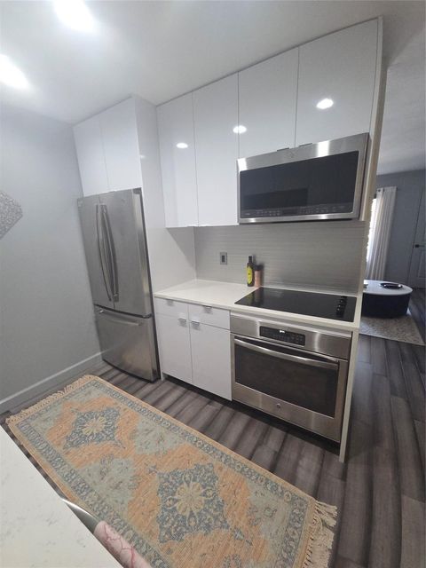 Photo of 2250 Bering Drive, Houston, TX 77057 (MLS # 98593306)