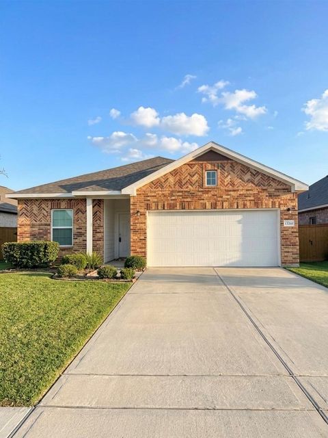 Homes For Sale - 13301 Villa Sola Drive<br/> La Marque, TX 77568