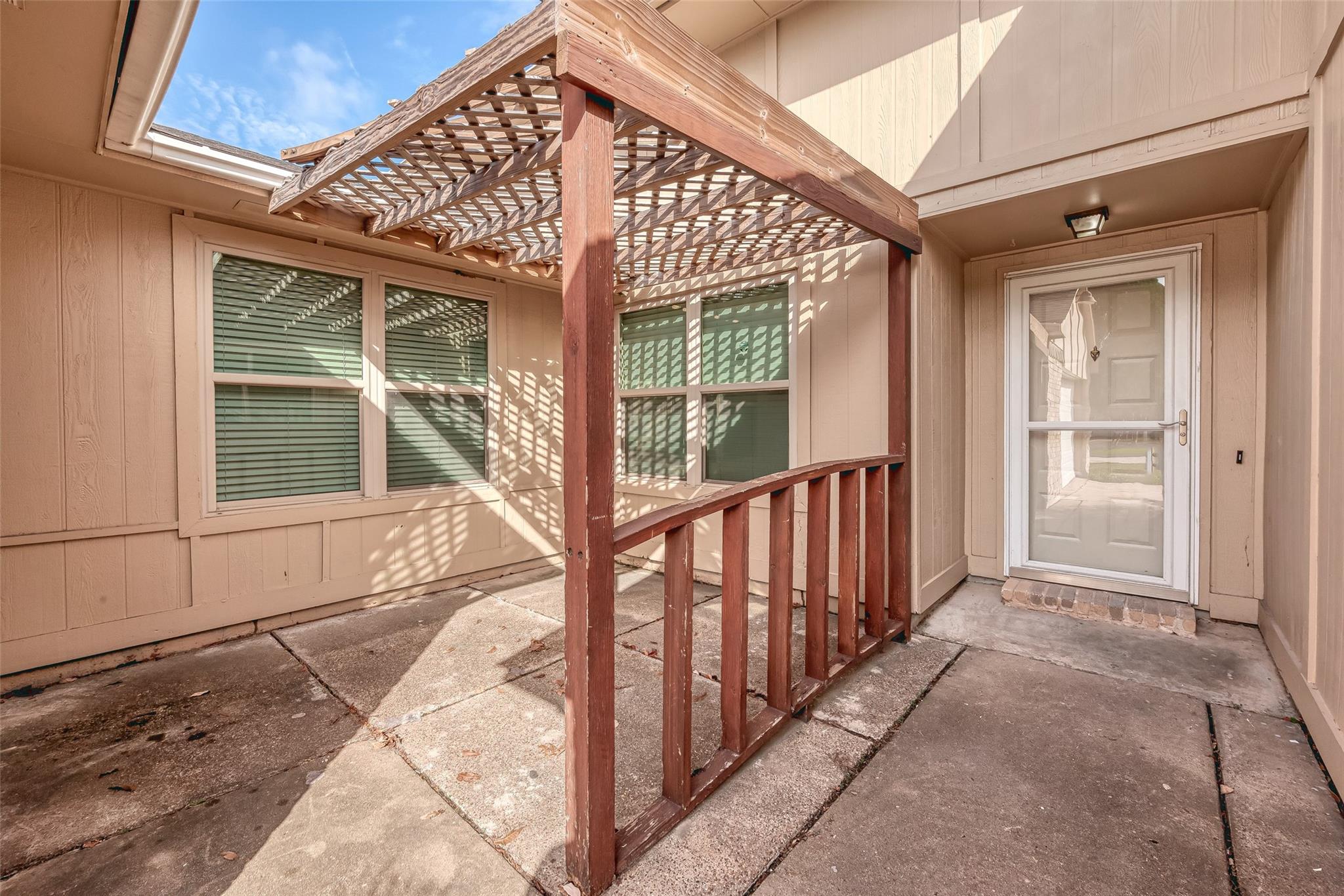 15934 Beechnut Street