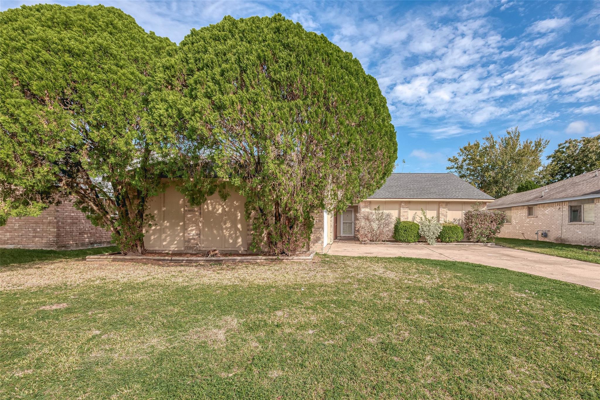 15934 Beechnut Street