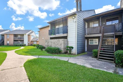 Photo of 9090 S Braeswood Boulevard #86, Houston, TX 77074 (MLS # 56960784)