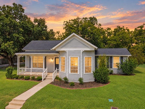 Photo of 206 Mulberry Street, Hallettsville, TX 77964 (MLS # 20634711)