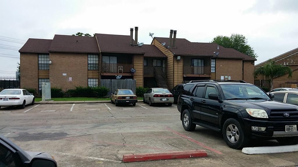 9090 S Braeswood Boulevard