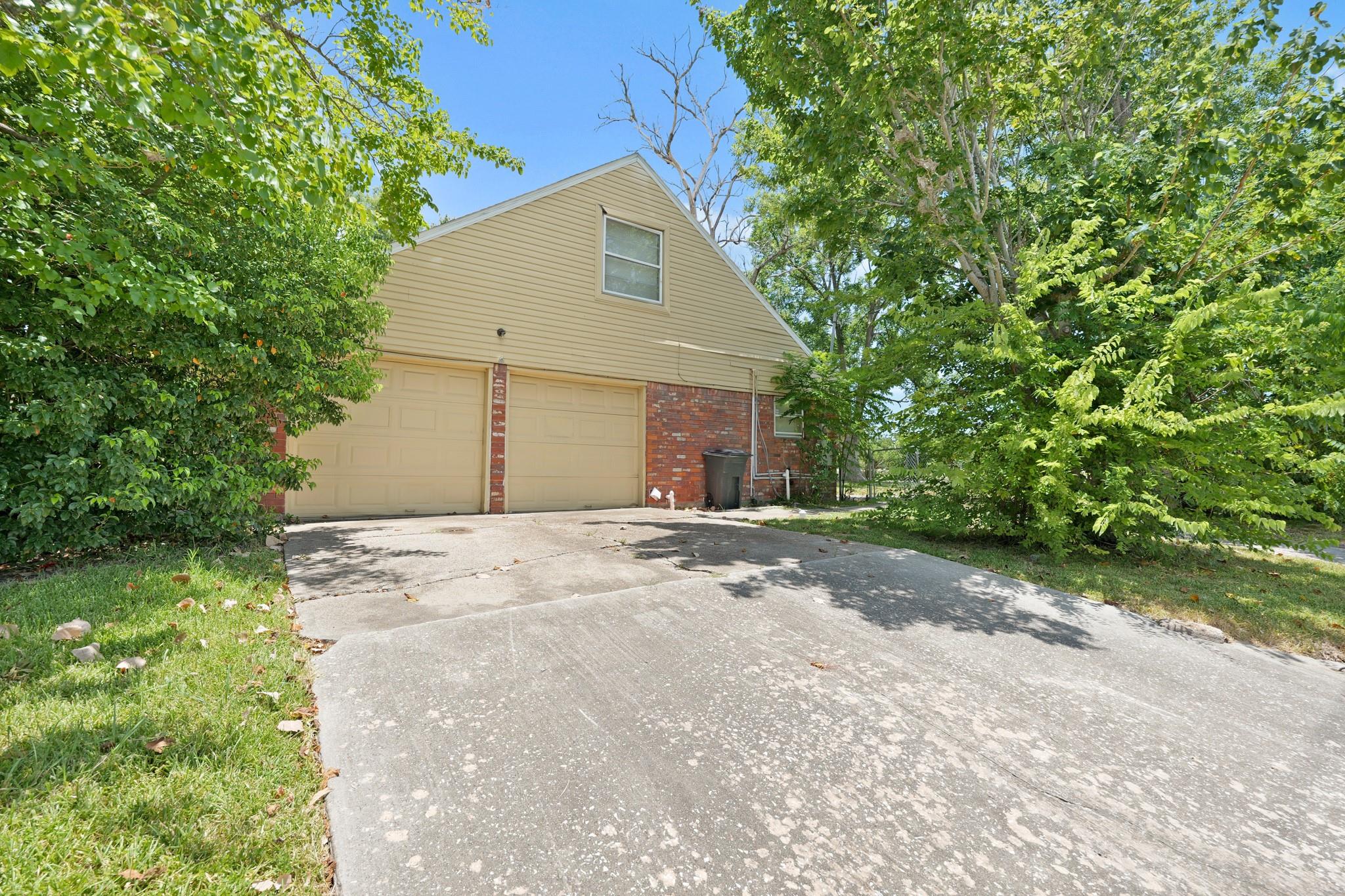 515 Lloyd Lane