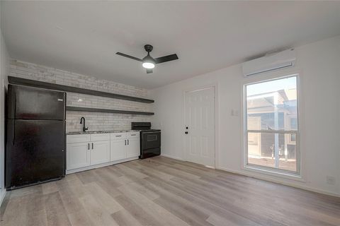 Tiny photo for 3320 Hays Street #B, Pasadena, TX 77503 (MLS # 27509152)