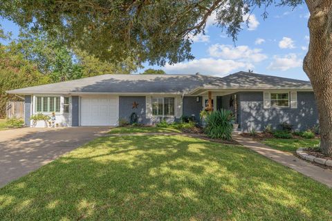 Photo of 502 Spinn Street, Brenham, TX 77833 (MLS # 23693712) Photo of 502 Spinn Street, Brenham, TX 77833 (MLS # 23693712)