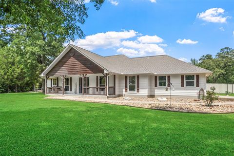 Photo of 4165 Quiet Waters, North Zulch, TX 77872 (MLS # 95729871)