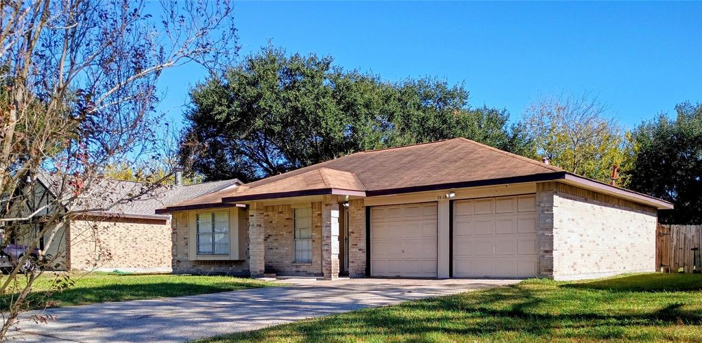 Photo of 7818 Hiawatha Street, Baytown, TX 77521 (MLS # 51028315)