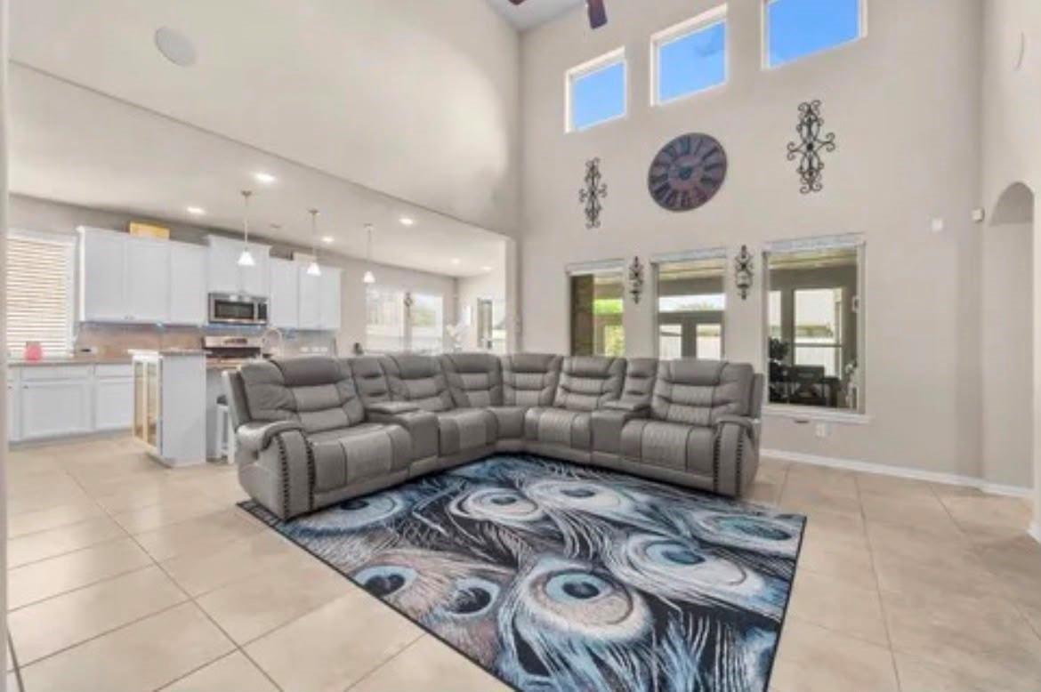 127 Round Lake Dr