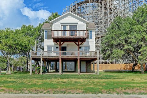 Photo of 308 Bay Avenue, Kemah, TX 77565 (MLS # 30978887)