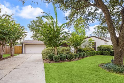 Photo of 5326 Pagewood Lane, Houston, TX 77056 (MLS # 44868052)