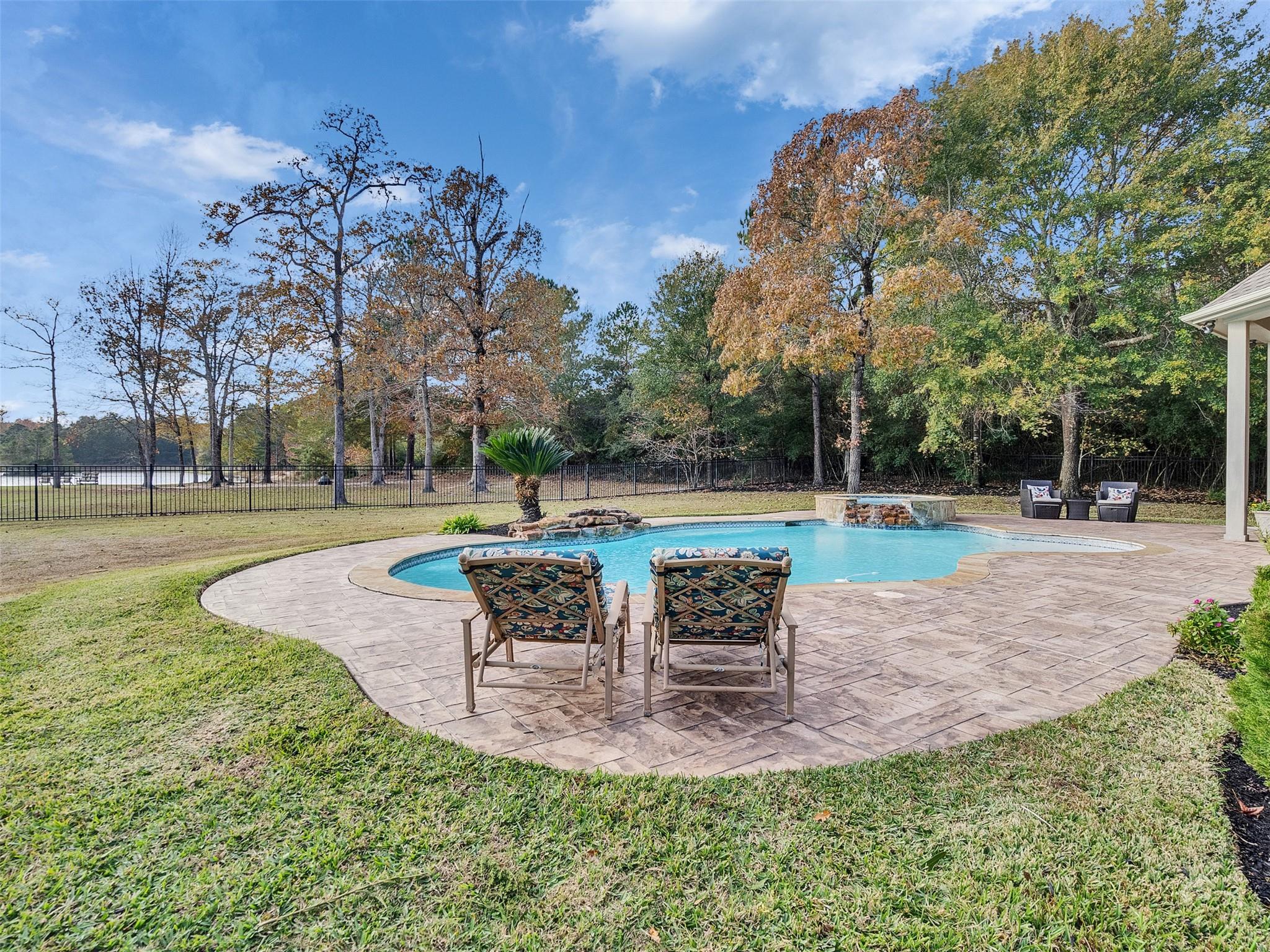 15601 Crown Oaks Drive