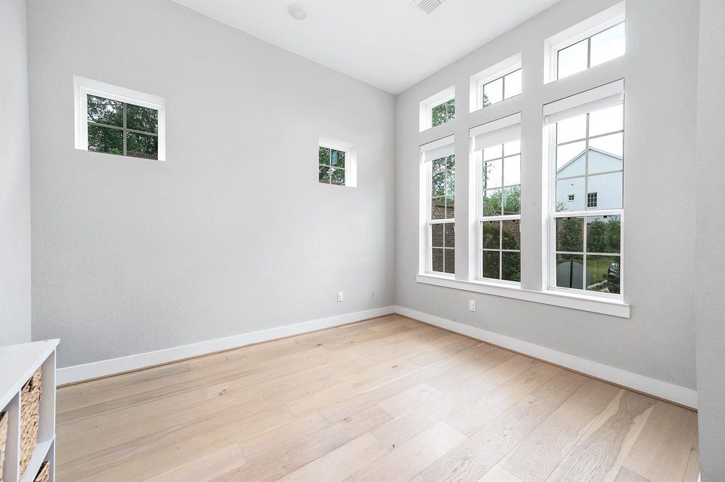 Photo of 3102 Somerset Levens Lane, Houston, TX 77055 (MLS # 67444730)