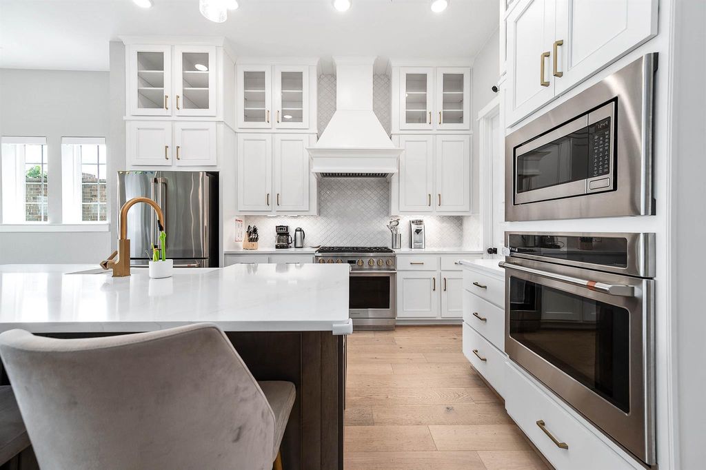 Photo of 3102 Somerset Levens Lane, Houston, TX 77055 (MLS # 67444730)