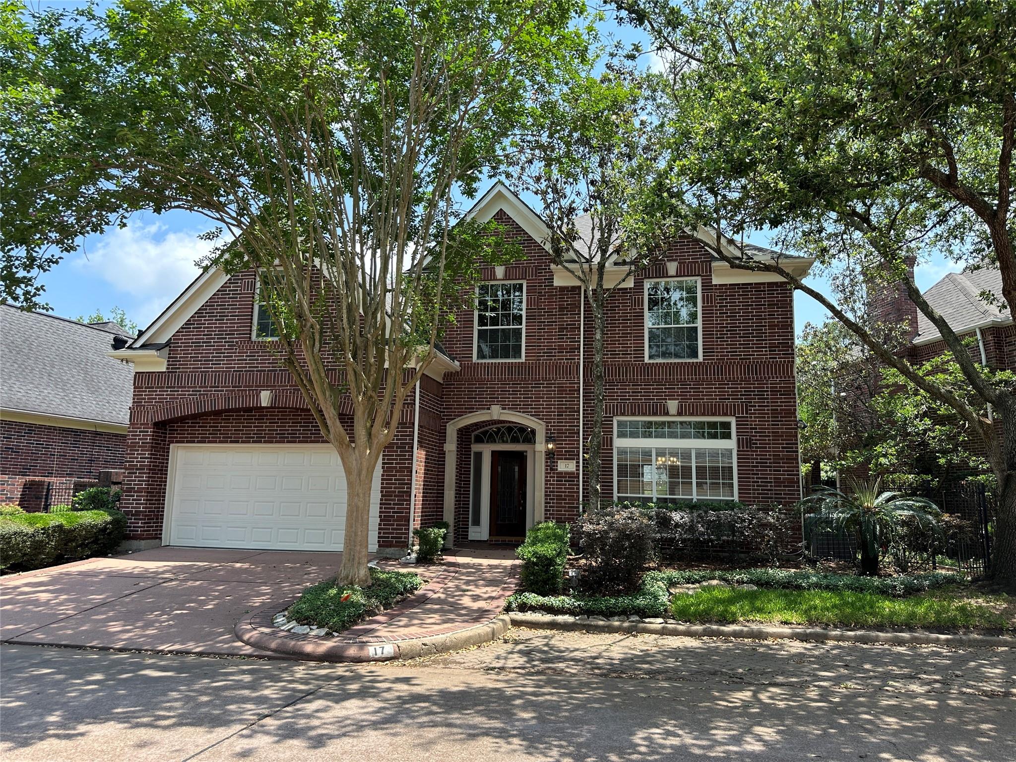 17 Ambleside Crescent Drive