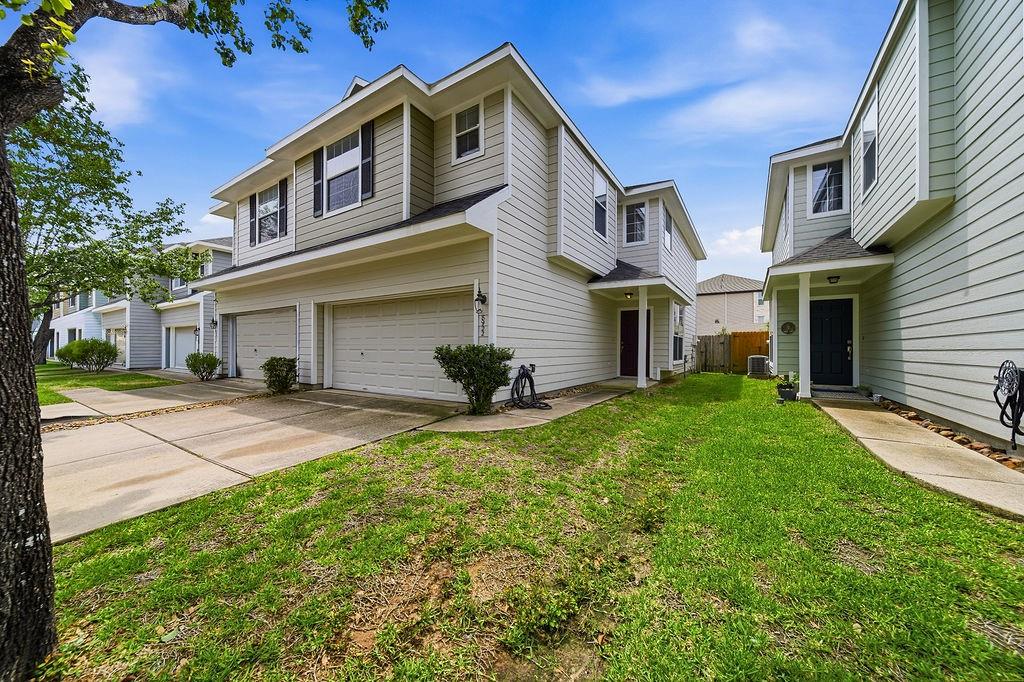 8922 Elm Drake