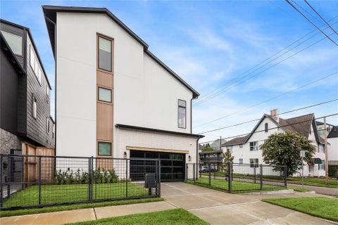 Photo of 2012 Welch Street, Houston, TX 77019 (MLS # 62136117)