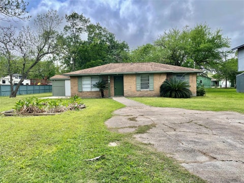 Photo of 119 Stanford Street, Lake Jackson, TX 77566 (MLS # 55035087)