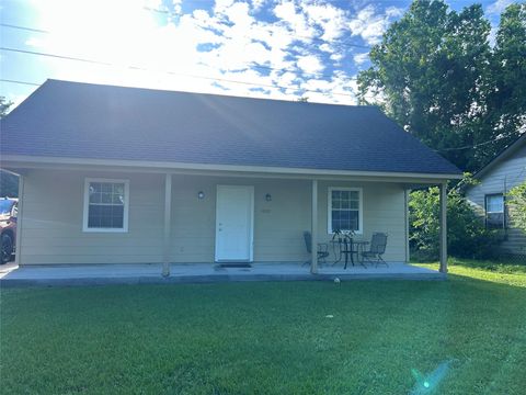 Photo of 1005 E Main Street, Tomball, TX 77375 (MLS # 22760750)