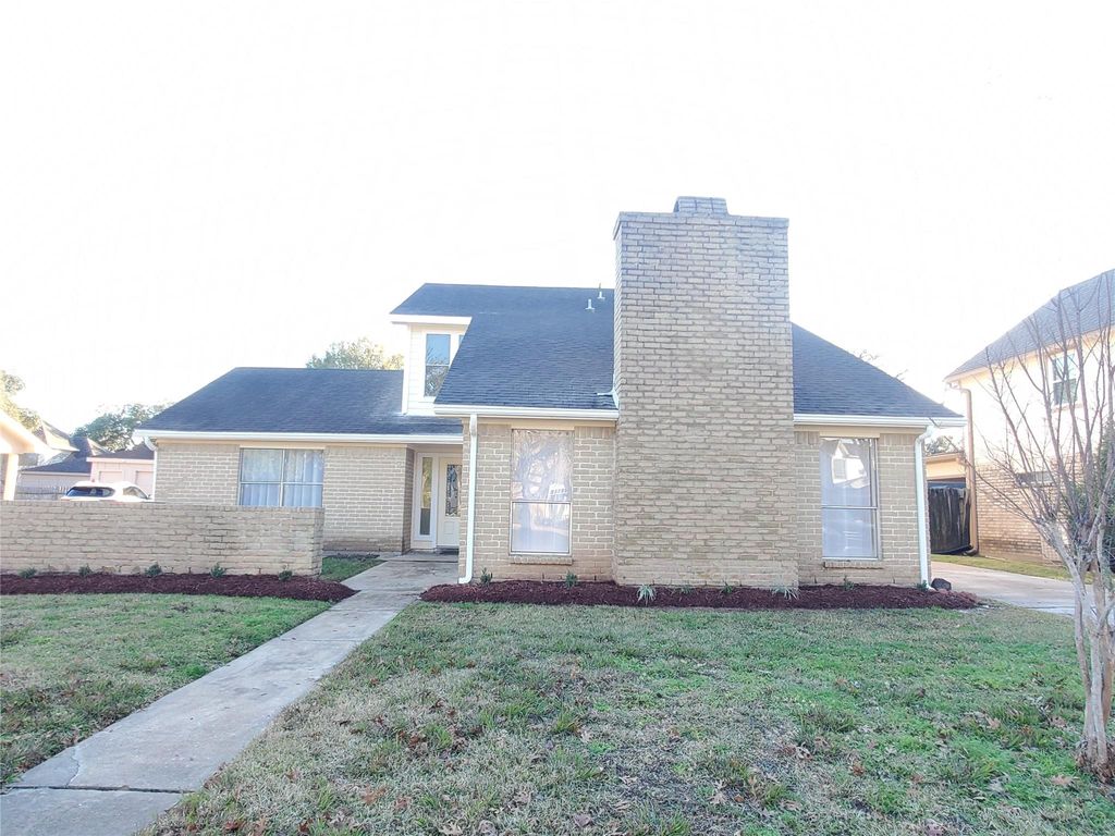 Photo of 2810 Arrowhead Drive, Sugar Land, TX 77479 (MLS # 92527842)