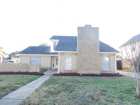 Photo of 2810 Arrowhead Drive, Sugar Land, TX 77479 (MLS # 92527842)