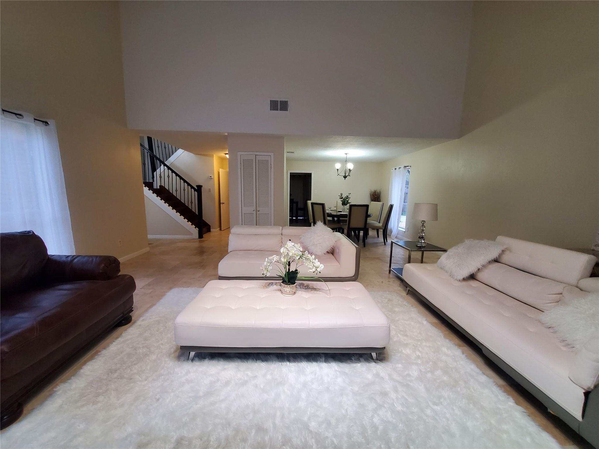 2810 Arrowhead Drive