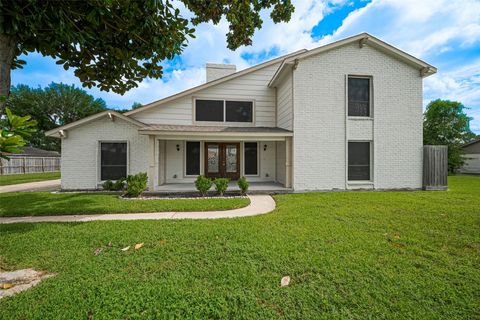 Photo of 982 W Donovan Street, Houston, TX 77091 (MLS # 23812519) Photo of 982 W Donovan Street, Houston, TX 77091 (MLS # 23812519)